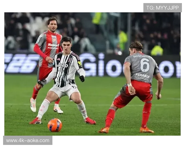 尤文图斯高压逼抢致克雷莫纳后场失误,图拉姆抢射破门 尤文图斯高压逼抢致克雷莫纳后场失误,图拉姆抢射破门